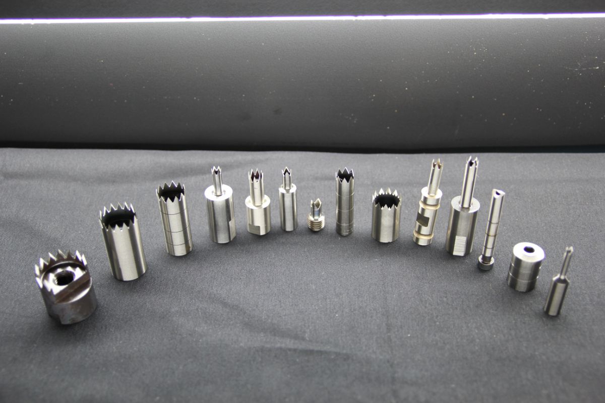 皇崎有限公司各式機械用刀具產品展示